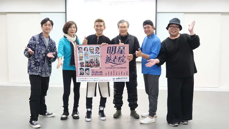 陳漢典（左起）、郎祖筠、潘若迪、楊烈、洪都拉斯、泰國網紅娘娘合體宣傳舞台劇《明星養老院》。張哲鳴攝