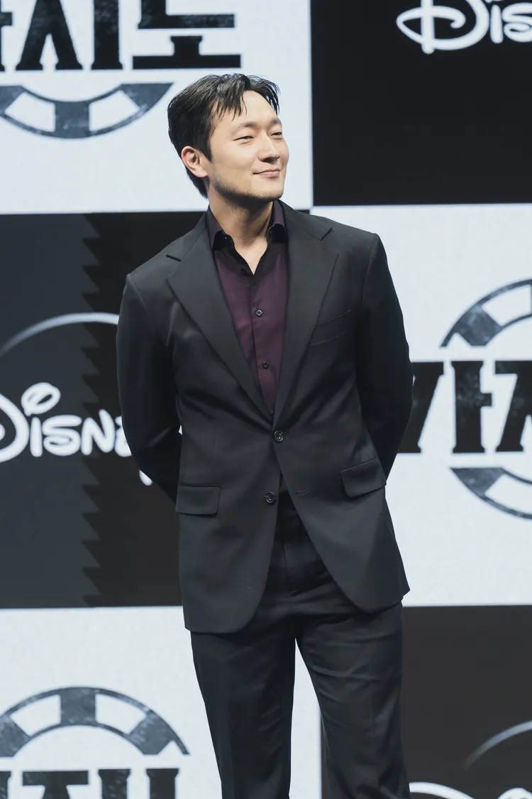 孫錫求對戲時，看崔岷植演戲看到失魂。Disney+提供