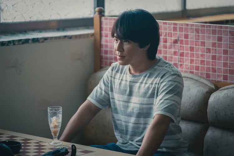 李奎炯飾演崔岷植的年輕時期。Disney+提供