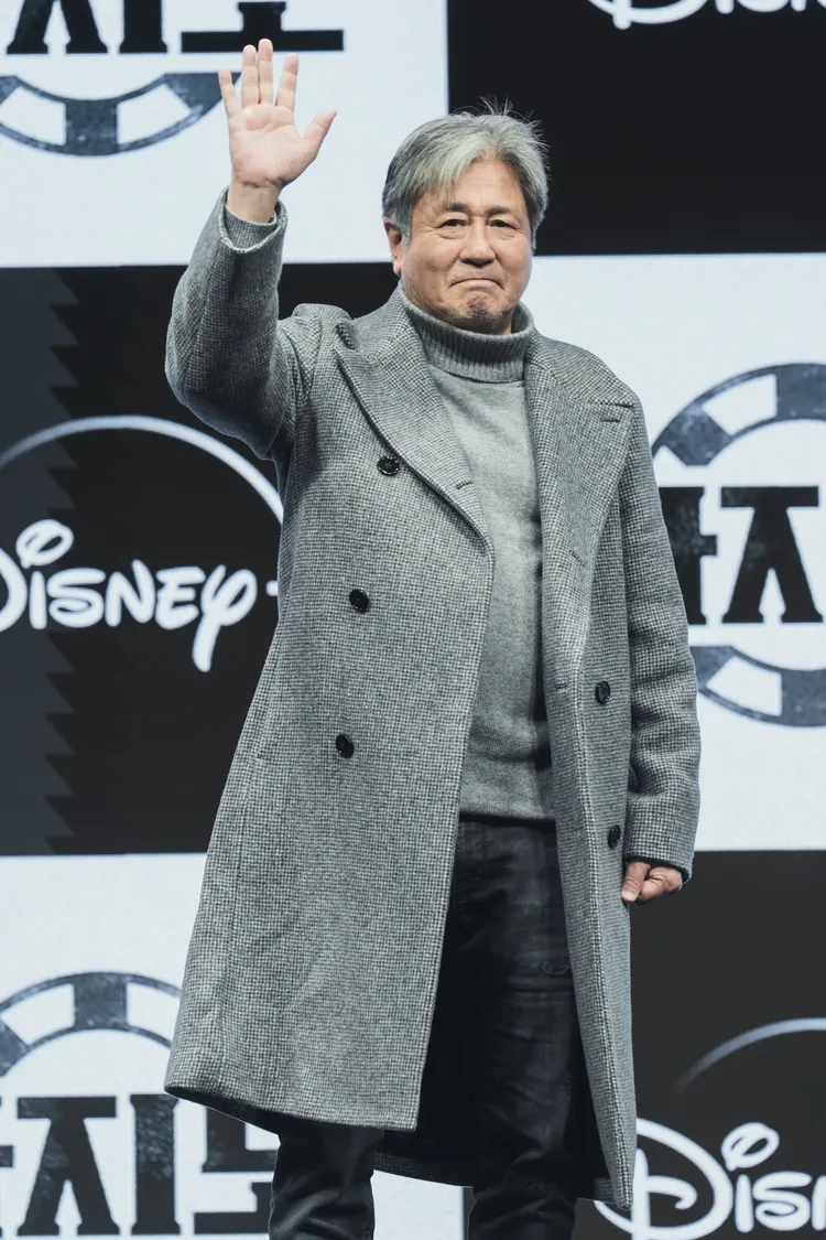 崔岷植睽違25年拍電視劇，透露《地下菁英》在菲律賓拍攝時，經歷3種苦。Disney+提供