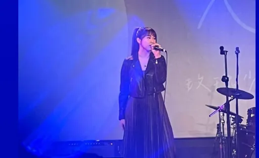 跟五月天爸爸們拼場!冠佑正妹千金Legacy開唱