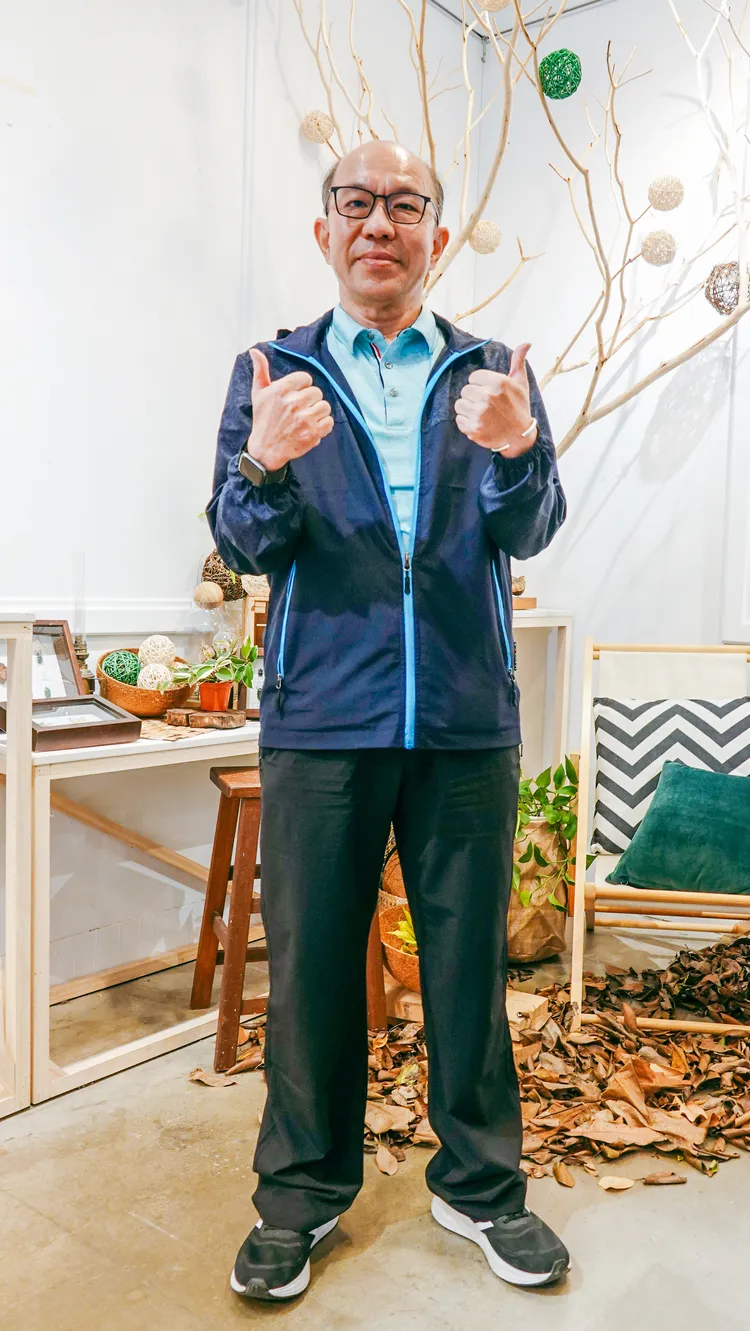 台東林管處長吳昌祐大力推廣國產材利用，讓在地木工坊能製作各式家具或適合親子娛樂的小童玩。古和純攝