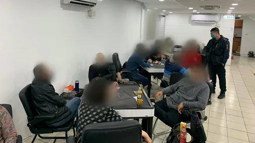 桌遊休閒館暗藏麻將賭場　中和警攻堅！逮25人扣7萬多元賭資