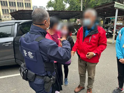 桃園精障女外出迷途大街上 八德警發現助返家