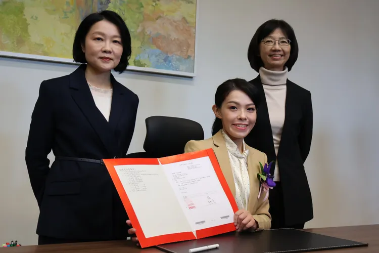 杜聖聰認為，高虹安找來高等檢察署前檢察官蔡麗清（左）擔任副市長，就是要樹立市府嚴守財政紀律的形象。黃羿馨攝