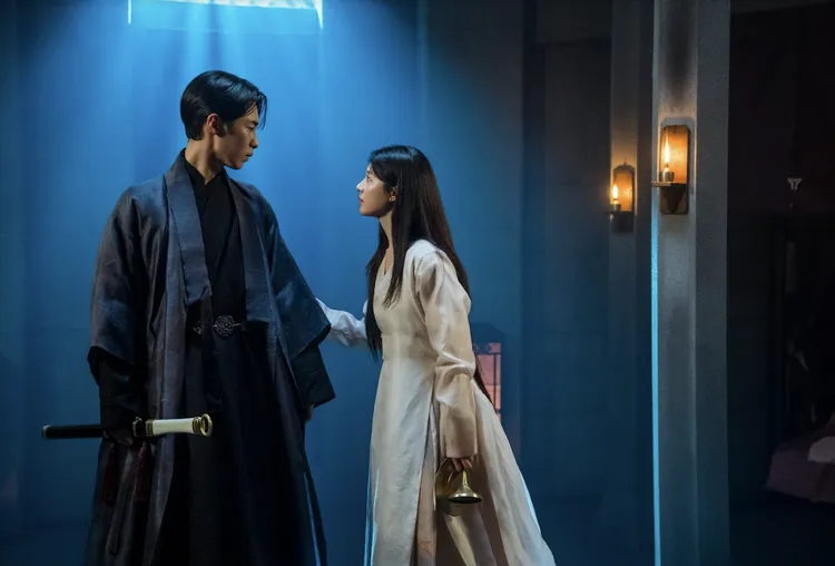 李宰旭（左）在《還魂2》替無德報仇，第2季由高允貞詮釋的落壽主演。Netflix提供