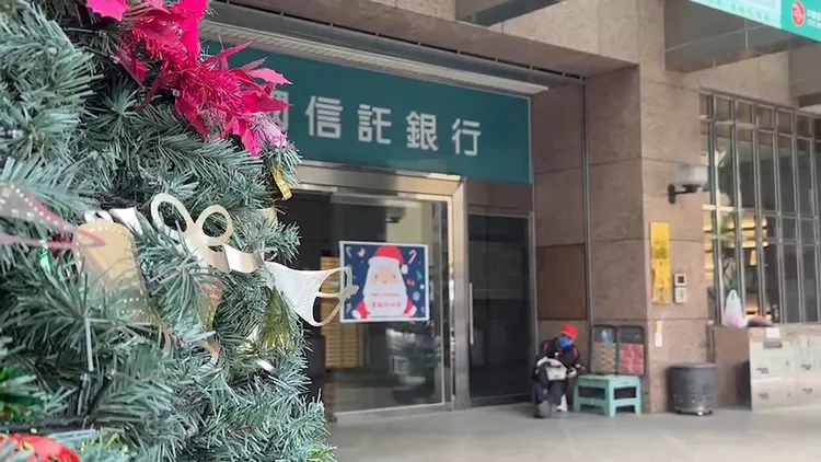 陳婦心雖有疑，仍配合指示到銀行辦理約定帳戶協助轉帳。魏嘉良攝