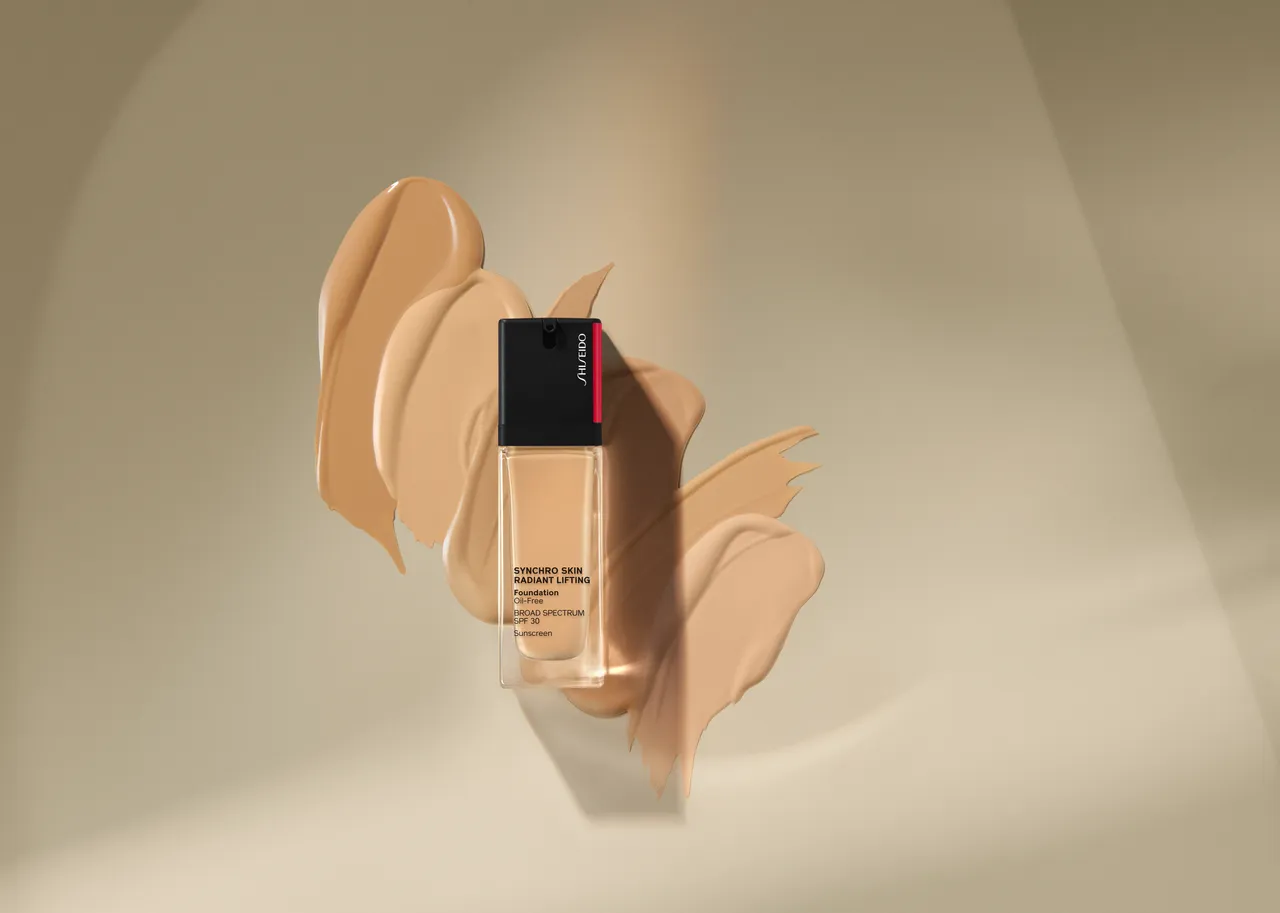 超進化光感緊緻粉底，30ml／2000元。品牌提供