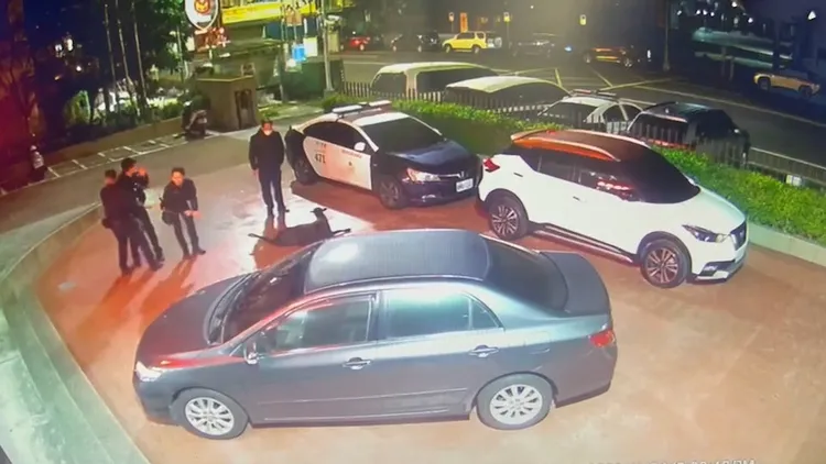 警方出動多名人力，才順利將羊隻壓制逮補。警方提供