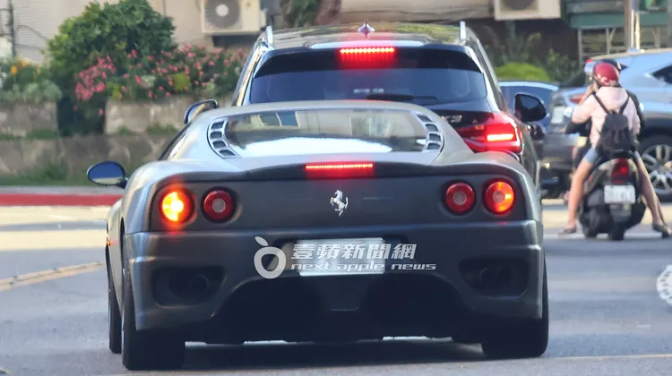 曹格開車離開位於北投的住家。特勤中心攝