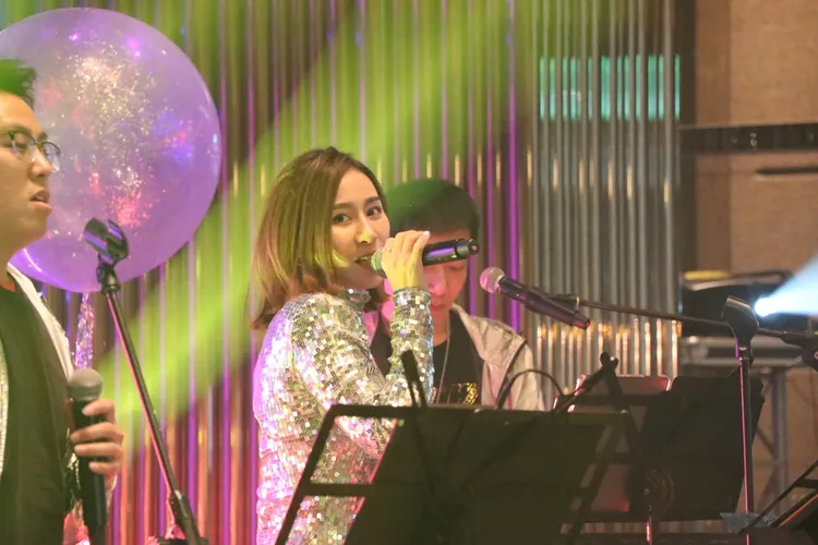 新竹喜來登跨年夜邀請超級星光大道歌手─徐詠琳及Live Band樂團帶來一連串熱鬧曲目表演。新竹喜來登提供