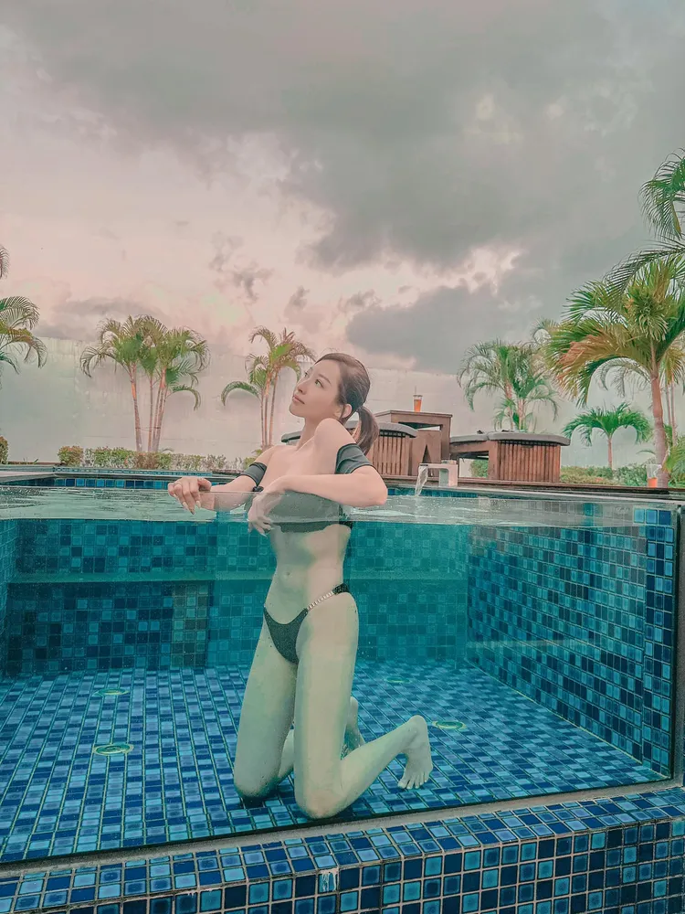 歐菈曬出比基尼辣照。翻攝自DJ歐菈