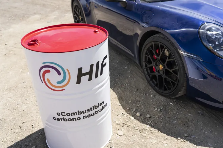 保時捷價值鏈致力於2030 年達成碳中和資產負債表的總體目標，其中包括未來純電動車型在整體使用周期內達成碳中和。原廠提供