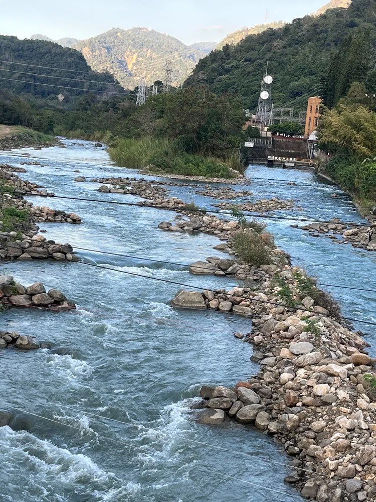 目前溪水已經恢復原本清澈的樣貌。大觀發電廠提供