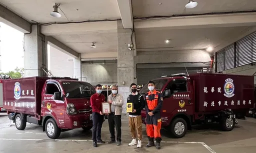 有效提升新北消防快搜部隊救災效能 民眾慨捐2輛四輪傳動型器材運輸車