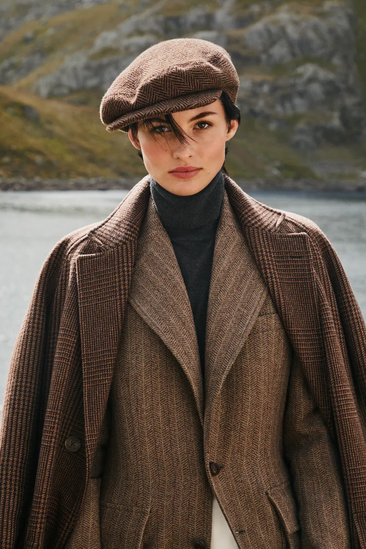 RALPH LAUREN旗下高端女裝支線Collection秋冬系列，以男性衣櫥概念出發，創作出剛柔並濟的經典格調。品牌提供