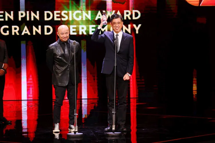 「2022金點設計獎頒獎典禮」由民政處長顏章聖代表出席領獎。新竹市政府提供