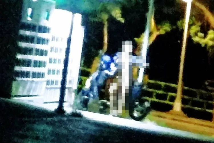 李男對身材感到自豪，表示想拍藝術照留念。翻攝臉書社團「我是中和人」