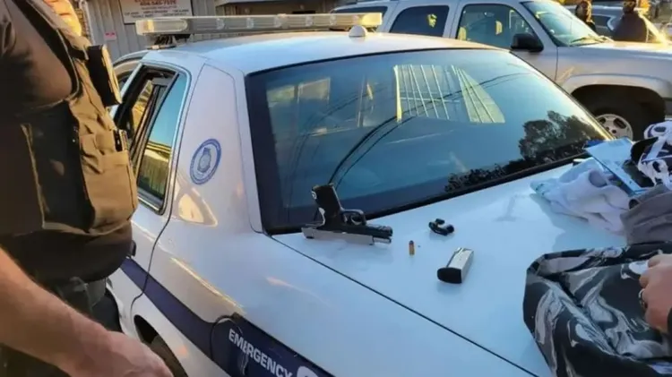 警方起出偷車歹徒攜帶的槍械。翻攝Georgia college park police department