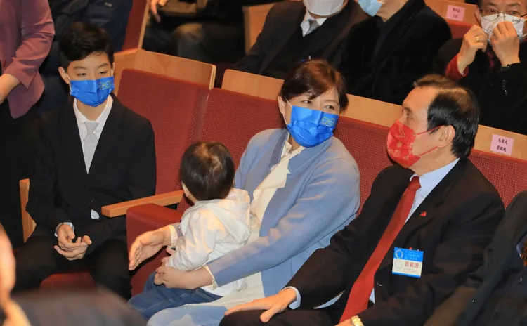 蔣萬安妻子石舫亘帶領兒子出席。莊宗達攝