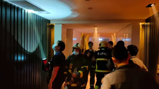 北市信義區W飯店機房冒煙　11人驚嚇困電梯！緊急疏散400住客