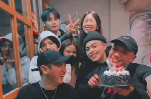 古曜威為星友阿虎慶生 小優竟為這原因崩潰大哭