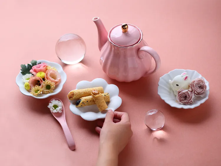 青鳥旅行「曙光序曲」系列春節禮盒，收錄8種經典口味，消費達門檻更有機會獲得品牌限量紅包袋。青鳥旅行提供