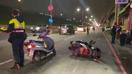 悚！蘆洲環堤大道2機車猛撞　1騎士噴飛無生命跡象