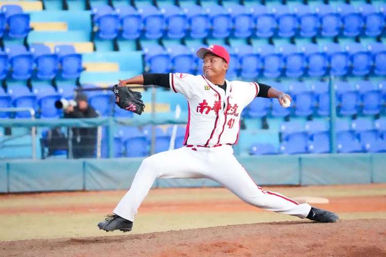 南華大學吳家凱後援3局飆7K無失分守成。  大專體總提供