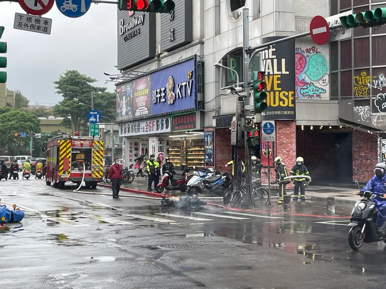 警方後續於周遭疏導交通。翻攝畫面