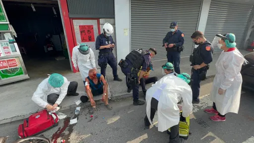 獨家｜高雄2男腳踏車差點相撞　下車對嗆爆全武行！雙雙浴血