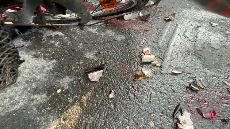案發現場地上有大灘鮮血。侯昌騰攝