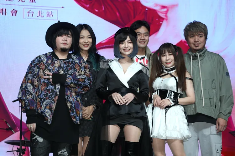 好友們相挺郭鬼鬼。陳明中攝