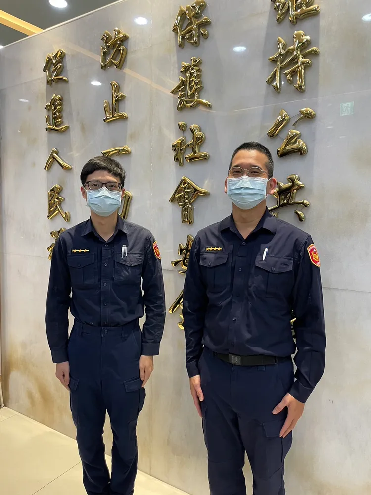 巡佐劉衍宗、警員李俊逸細心地向李女解釋，才相信對方是詐騙手法停止匯款。警方提供