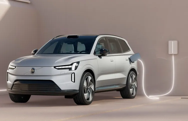 EX90是Volvo首款全以電動為驅動方式的車系。原廠照片