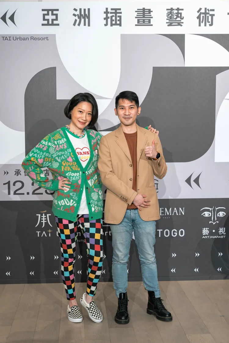 亞洲插畫藝術博覽會顧問暨參展藝術家曲家瑞（圖左）與藝術總監顏寧志。主辦單位提供