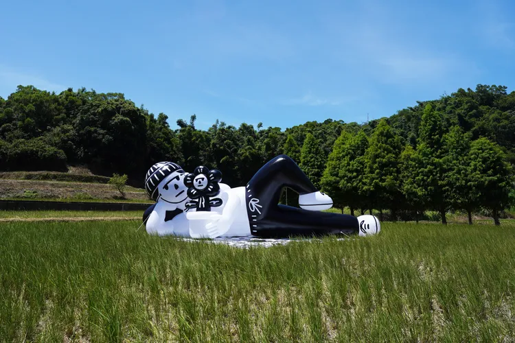 Abei劉正堃的大型人偶裝置「放空時光Lay Down And Take It Easy」。主辦單位提供