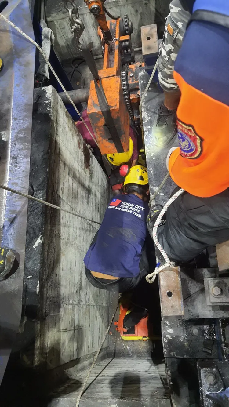 警消展開救援。讀者提供