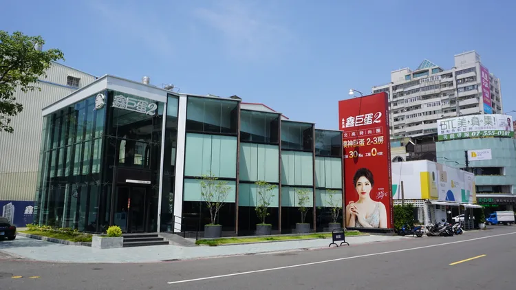 漢神巨蛋商圈目前房價落在45-50萬元，因區段可開發土地有限，未來朝向5字頭成交價。葉家銘攝