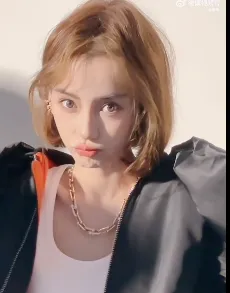 Angelababy短髮亮相。翻攝自春楠微博