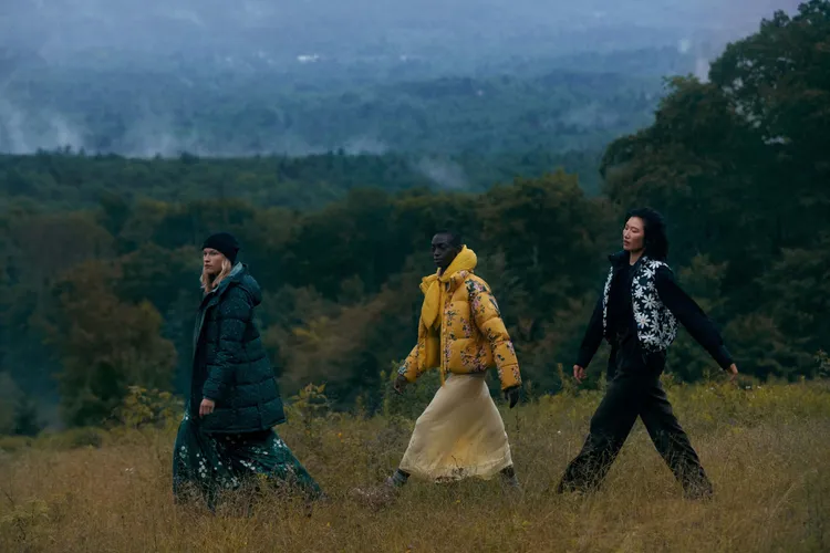 Canada Goose X Reformation聯名系列兼具時尚前衛的設計與卓越的保暖機能性。品牌提供