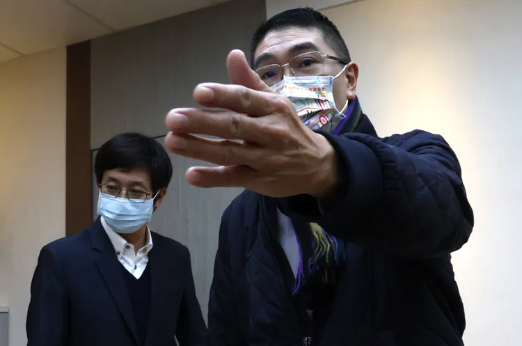 謝國樑與蔡適應在選舉後首次見面。戴之聖攝