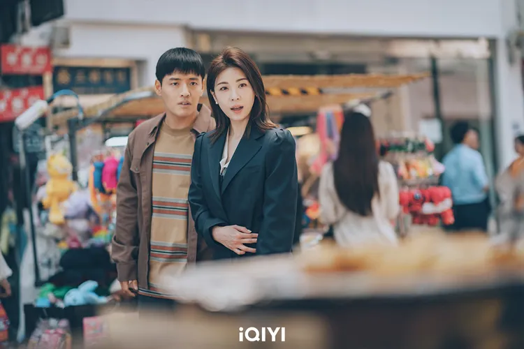 姜河那（左）表示河智苑能讓搭檔很放鬆。愛奇藝國際站提供