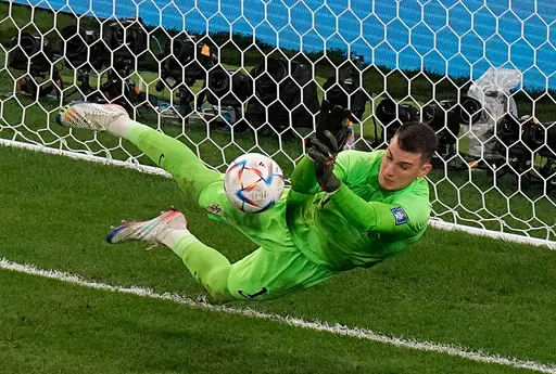 世界盃|他是神不是人!克羅埃西亞門將單場11撲救+2場擋4點球寫神紀錄