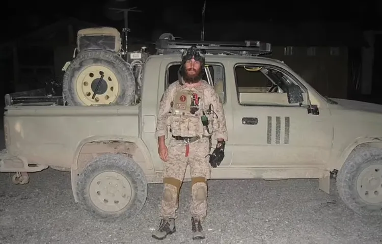 貝克在海豹突擊隊（SEAL）服役期間戰功彪炳。翻攝Facebook/ Chris Beck