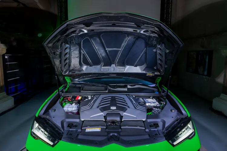 動力一舉提升至666 CV（匹）。業者提供