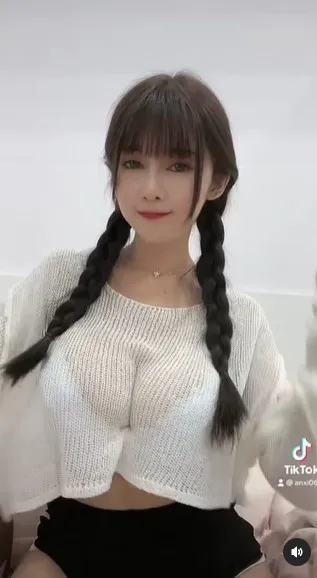 安希「胸部吃布」畫面太震撼。IG@安希 vickyccc520授權刊登