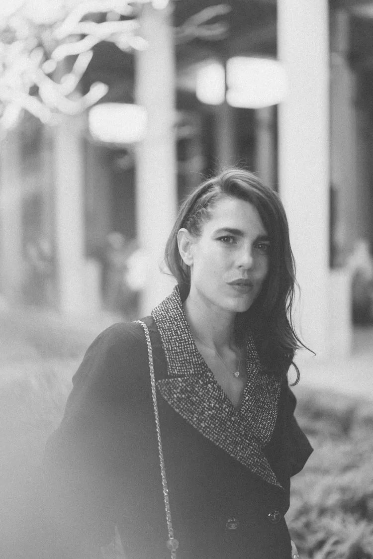 身為香奈兒品牌大使的摩納哥公主夏洛特卡西拉奇出席看秀。品牌提供