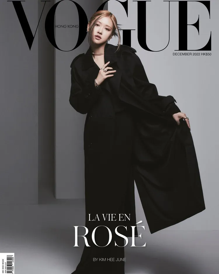 Rosé擔任香港版《VOGUE》12月刊封面女郎。翻攝roses_are_rosie IG
