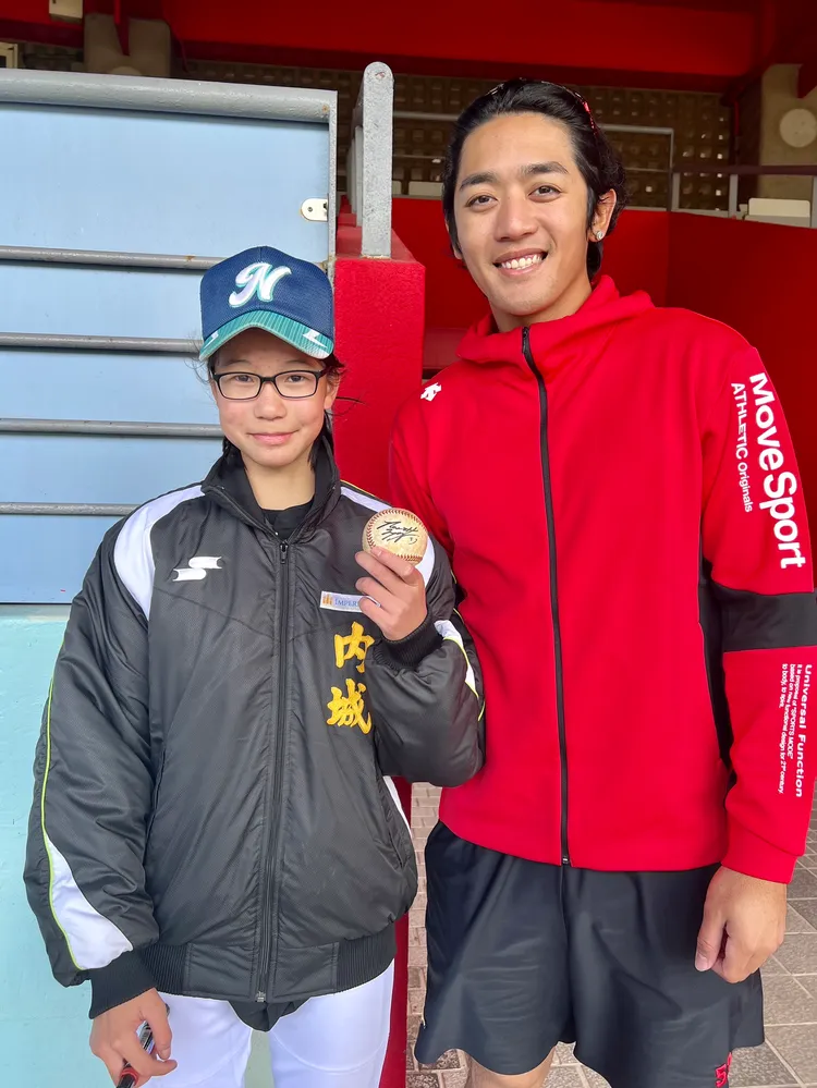 內城國中女將美技接殺還見到偶像拿莫．伊漾。臺北市棒球協會提供